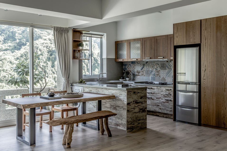 LOHAS 住宅注重簡約與自然，在規劃空間時，傾向採用開放式設計，減少隔間，增加空間的互通性，例如開放式廚房。