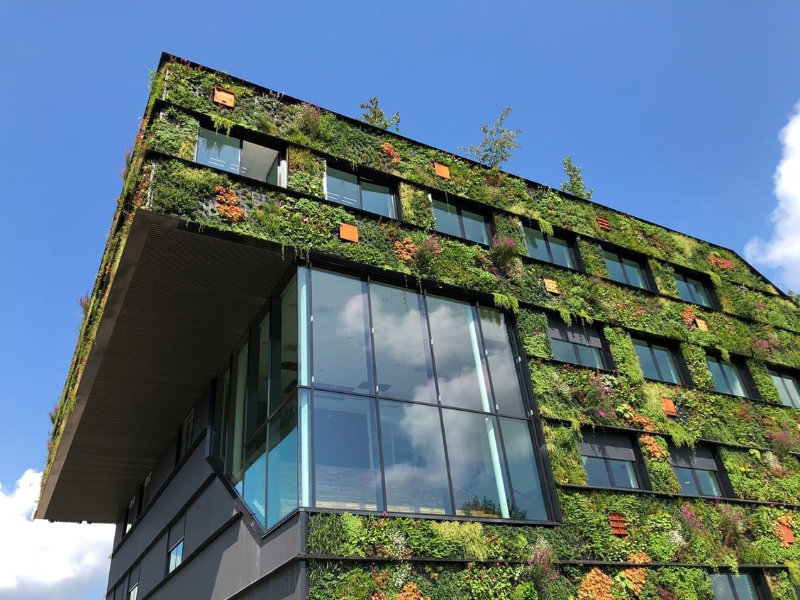 符合綠建築標章的建築物可以為使用者省電20%與省水30%。